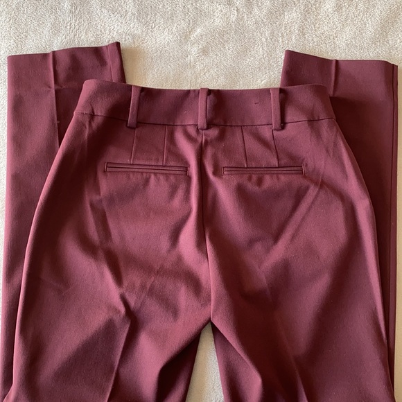 Women’s Ann Taylor Wine/Maroon straight Leg Pant. - Picture 3 of 4